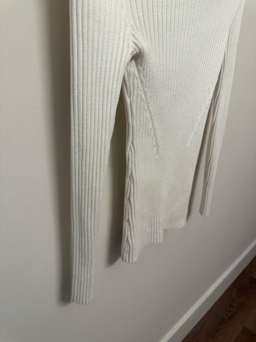 Off-White Ribbed Turtleneck Sweater - Picture 3 of 6